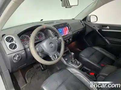 Volkswagen Tiguan 2014 2.0 Автомат в Москве № 521866, миниатюра 9