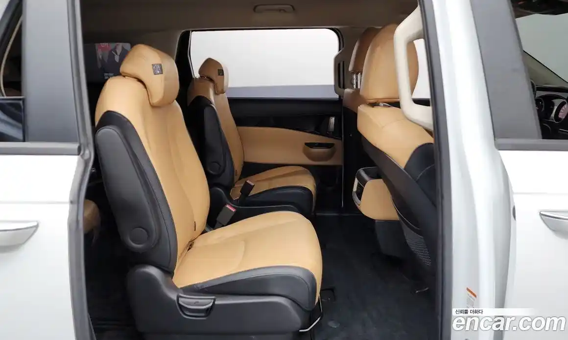 Kia Canival 2023 2.2 Автомат в Москве № 522468, фото 12