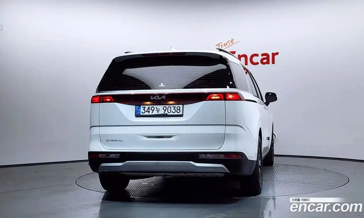 Kia Canival 2023 2.2 Автомат в Москве № 522468, фото 4