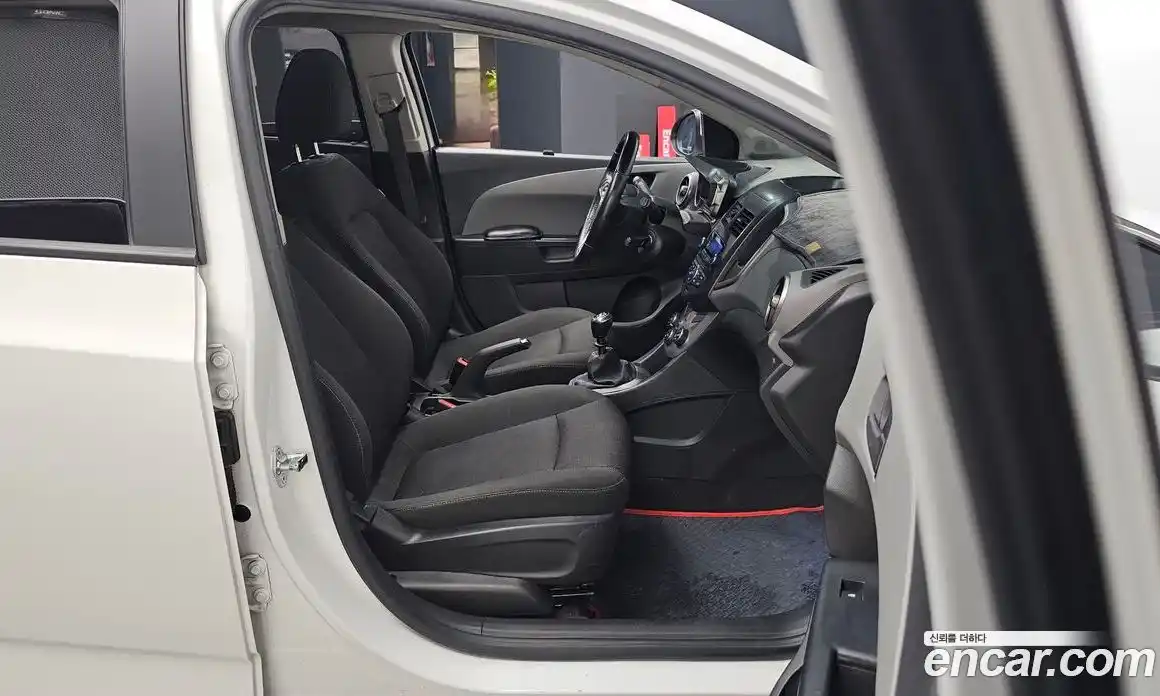 Chevrolet Aveo 2015 1.4 Механическая в Москве № 528753, фото 13