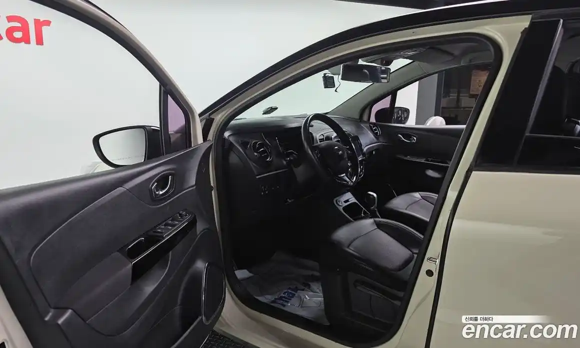 Renault QM3 2017 1.5 Автомат в Москве № 533980, фото 10