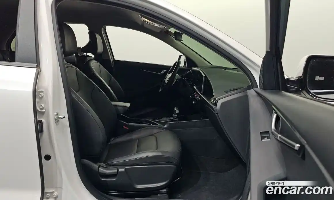 Kia Niro 2022 1.6 Автомат в Москве № 534446, фото 11