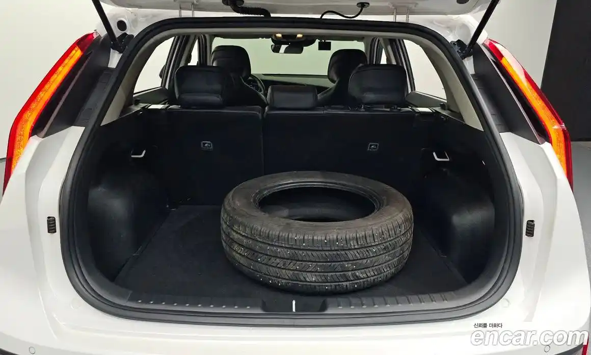 Kia Niro 2022 1.6 Автомат в Москве № 534446, фото 20