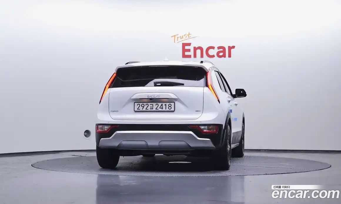 Kia Niro 2022 1.6 Автомат в Москве № 534446, фото 4