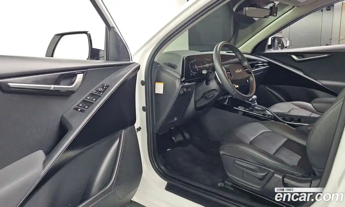 Kia Niro 2022 1.6 Автомат в Москве № 534446, фото 10