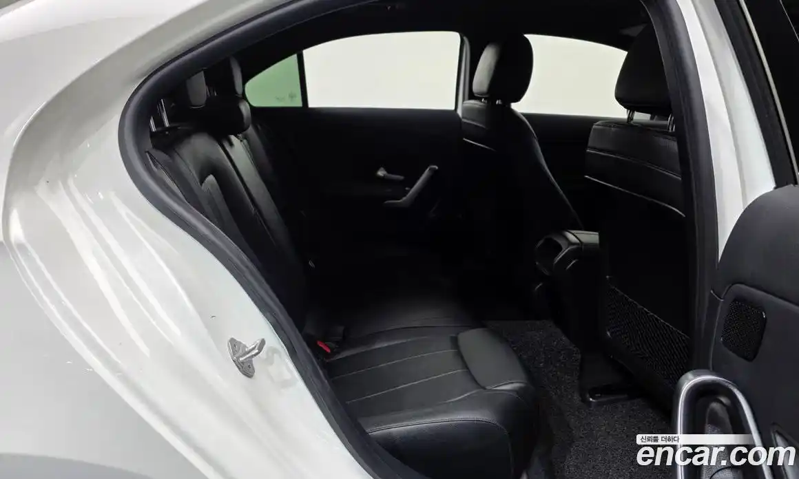 Mercedes-Benz A-Class 2021 2.0 Автомат в Москве № 542244, фото 12