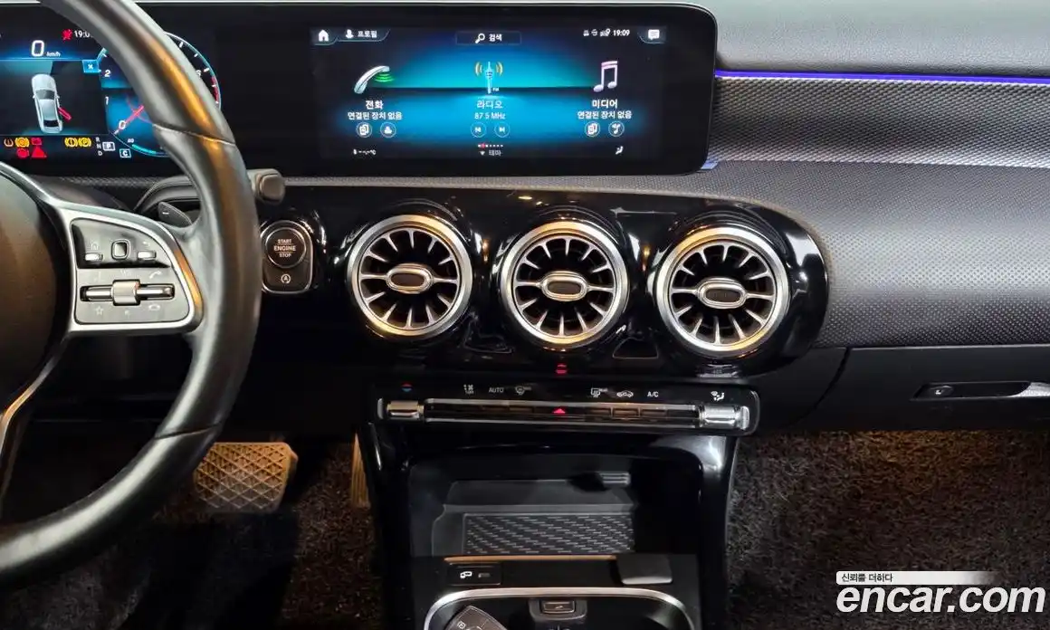 Mercedes-Benz A-Class 2021 2.0 Автомат в Москве № 542244, фото 14