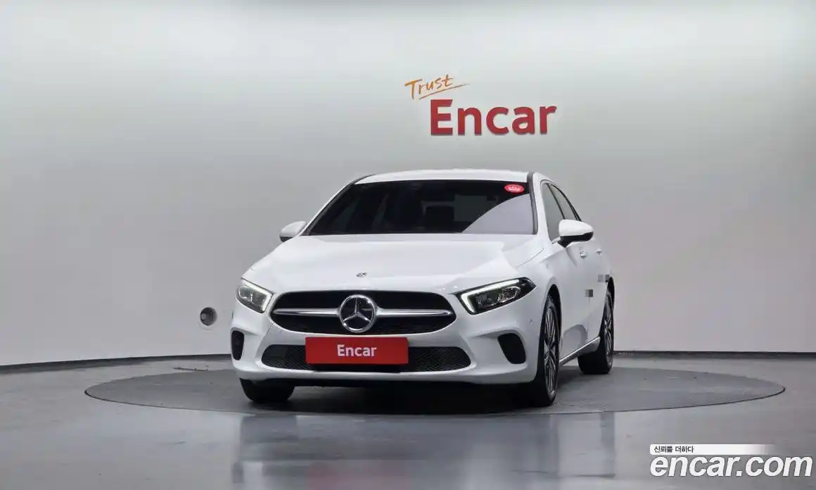 Mercedes-Benz A-Class 2021 2.0 Автомат в Москве № 542244, фото 3