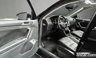 Volkswagen Tiguan 2018 2.0 Автомат в Москве № 547444, миниатюра 11