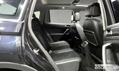 Volkswagen Tiguan 2018 2.0 Автомат в Москве № 547444, миниатюра 12