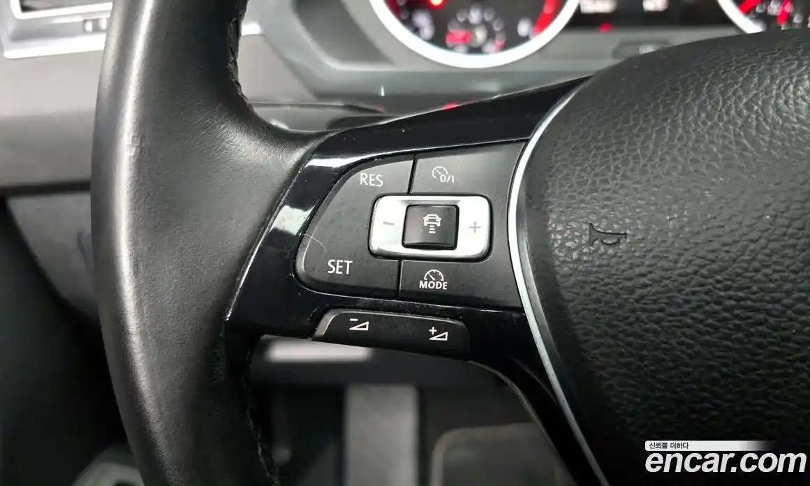 Volkswagen Tiguan 2018 2.0 Автомат в Москве № 547444, фото 17