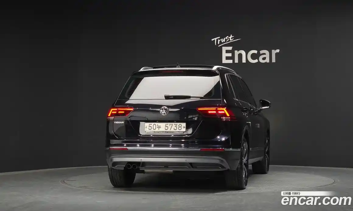 Volkswagen Tiguan 2018 2.0 Автомат в Москве № 547444, фото 4