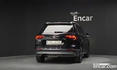 Volkswagen Tiguan 2018 2.0 Автомат в Москве № 547444, миниатюра 4