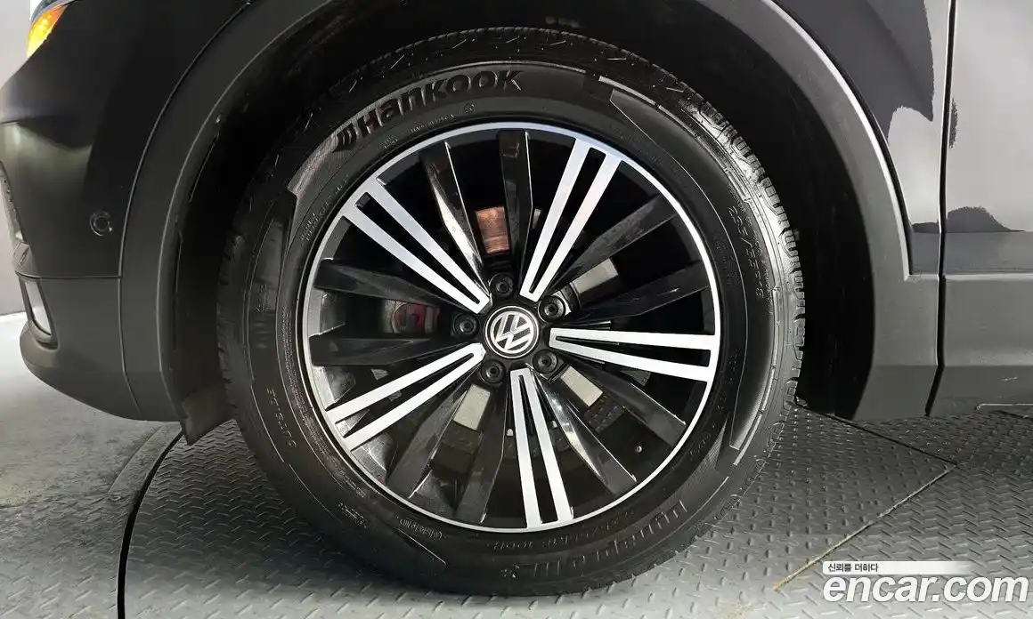 Volkswagen Tiguan 2018 2.0 Автомат в Москве № 547444, фото 5