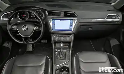 Volkswagen Tiguan 2018 2.0 Автомат в Москве № 547444, миниатюра 7