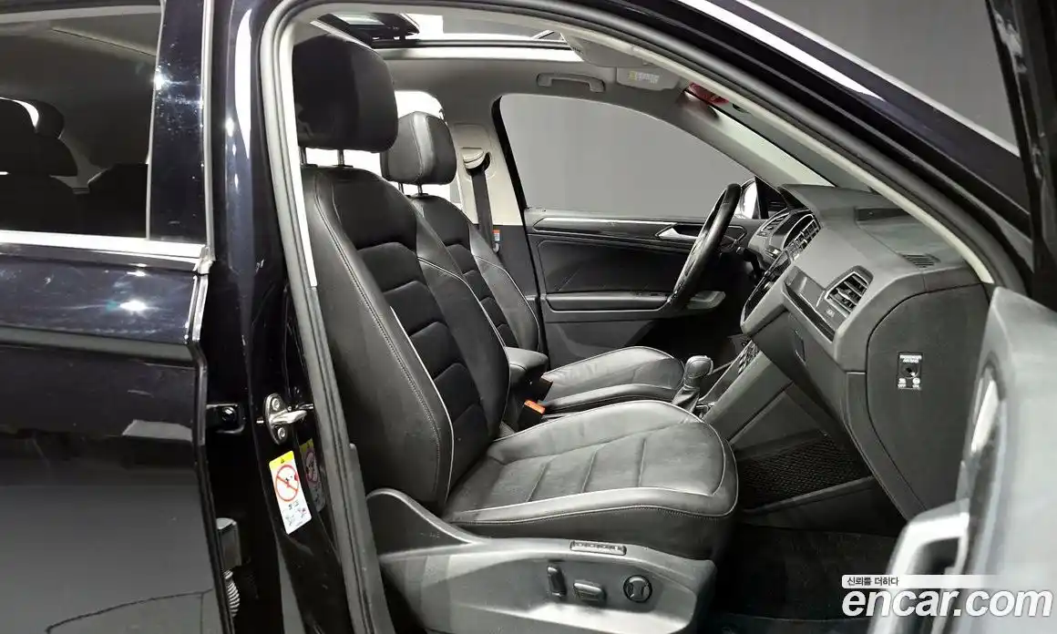 Volkswagen Tiguan 2018 2.0 Автомат в Москве № 547444, фото 10