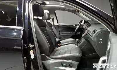 Volkswagen Tiguan 2018 2.0 Автомат в Москве № 547444, миниатюра 10