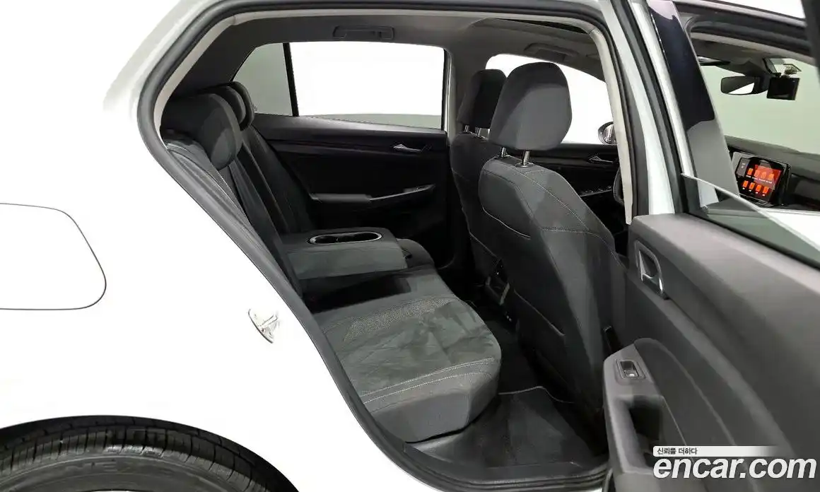 Volkswagen Golf 2022 2.0 Автомат в Москве № 547457, фото 12