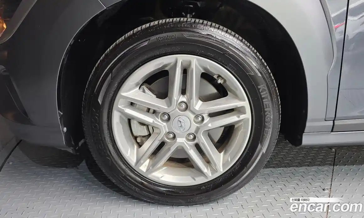 Hyundai Kona 2021 1.6 Автомат в Москве № 10902, фото 20