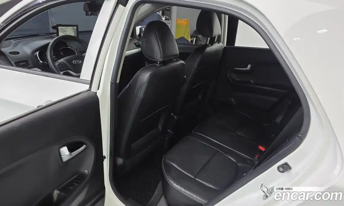 Kia Morning 2016 1.0 Автомат в Москве № 120383, фото 17