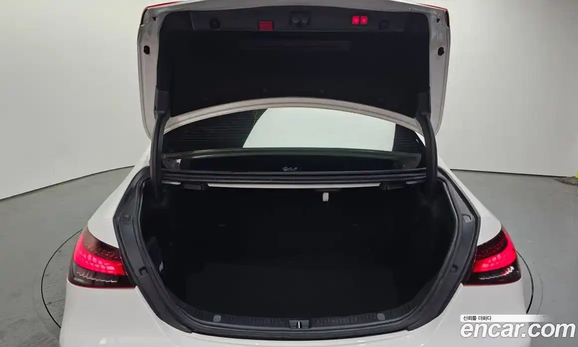 Mercedes-Benz E-Class 2022 1.9 Автомат в Москве № 143100, фото 16