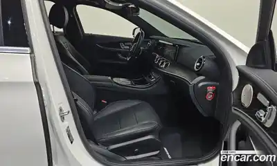 Mercedes-Benz E-Class 2022 1.9 Автомат в Москве № 143100, миниатюра 4