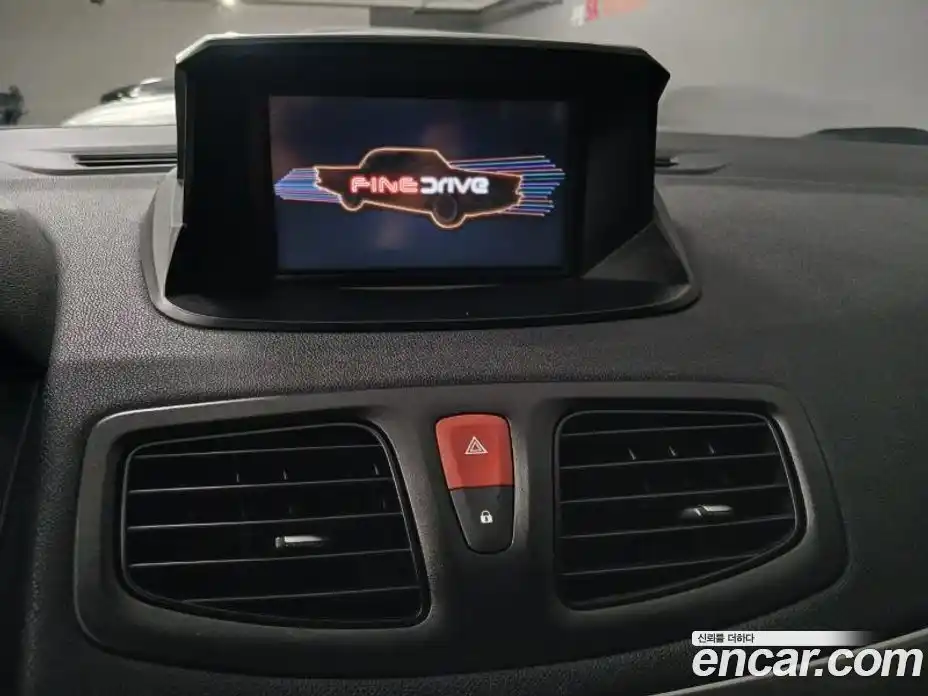 Renault SM3 2015 1.6 Автомат в Москве № 153055, фото 13