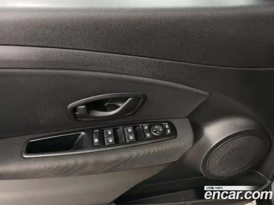 Renault SM3 2015 1.6 Автомат в Москве № 153055, фото 9