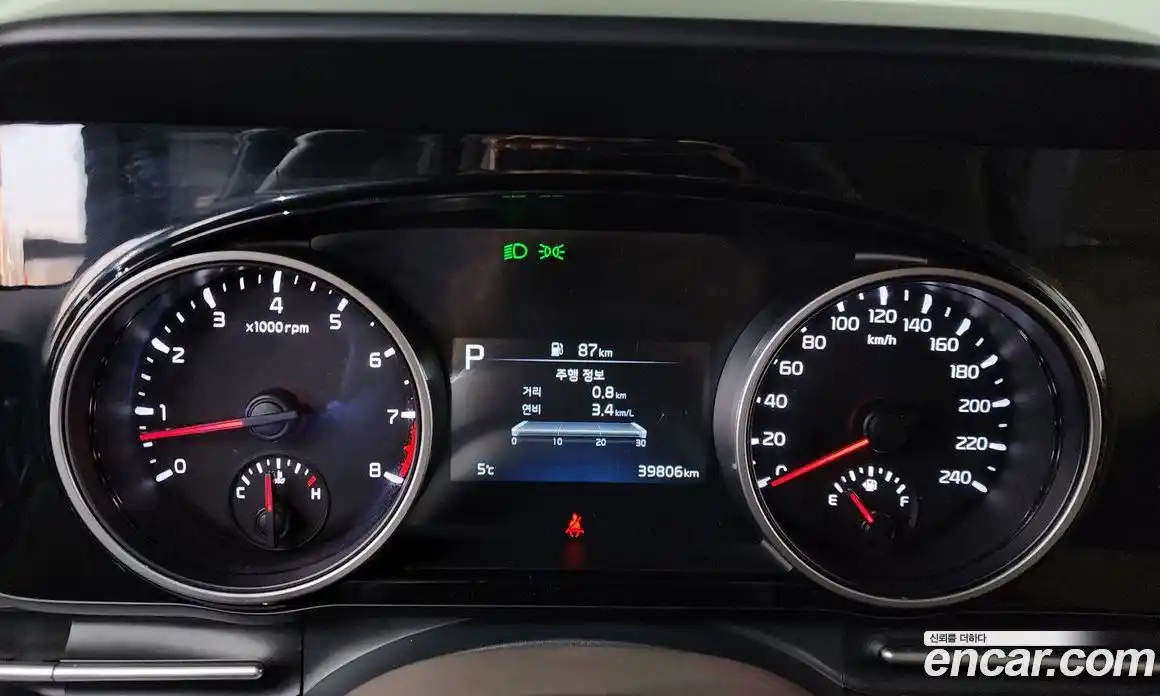 Kia Canival 2022 3.5 Автомат в Москве № 15621, фото 3