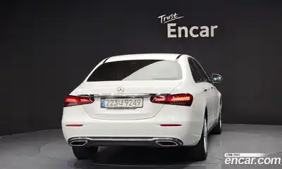 Mercedes-Benz E-Class 2021 2.0 Автомат в Москве № 158982, миниатюра 4