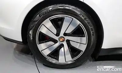 Porsche Taycan 2021 0.1 Автомат в Москве № 165293, миниатюра 3