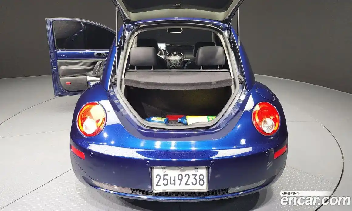 Volkswagen Beatle 2008 2.0 Автомат в Москве № 168988, фото 18