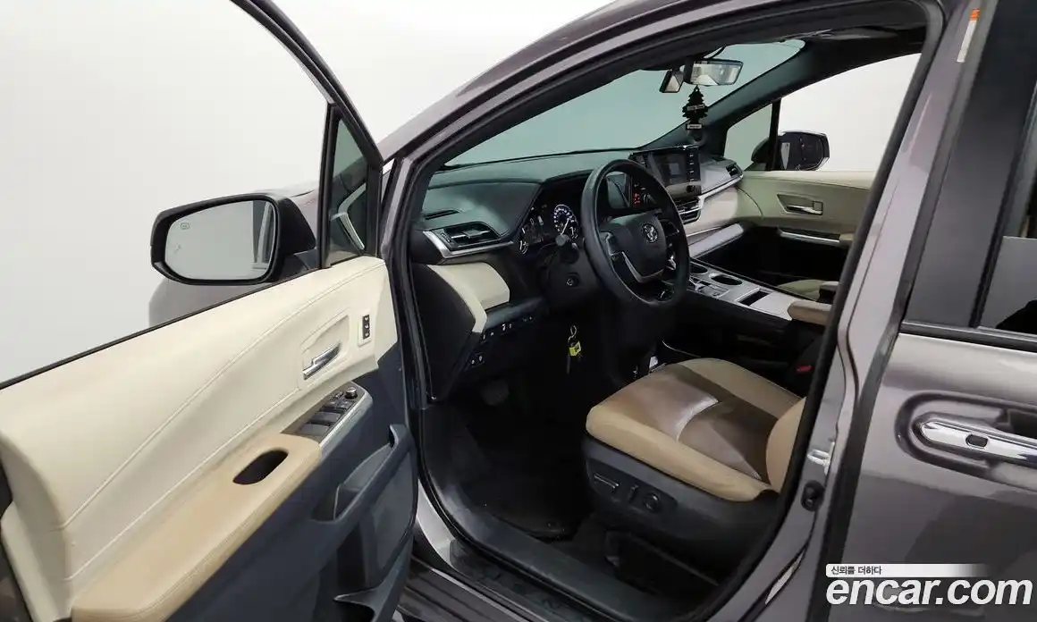 Toyota Sienna 2021 2.5 Автомат в Москве № 170206, фото 16