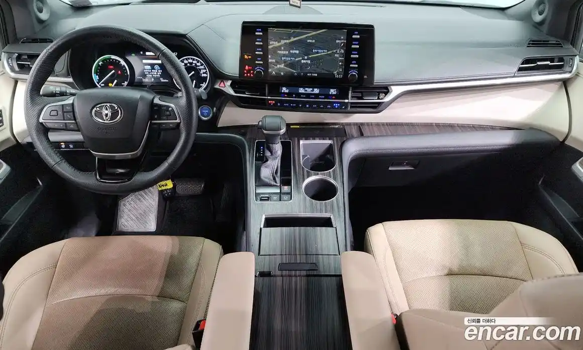 Toyota Sienna 2021 2.5 Автомат в Москве № 170206, фото 17