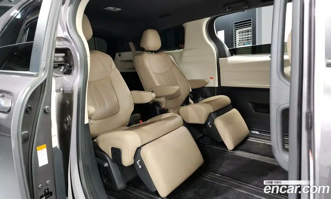 Toyota Sienna 2021 2.5 Автомат в Москве № 170206, фото 7