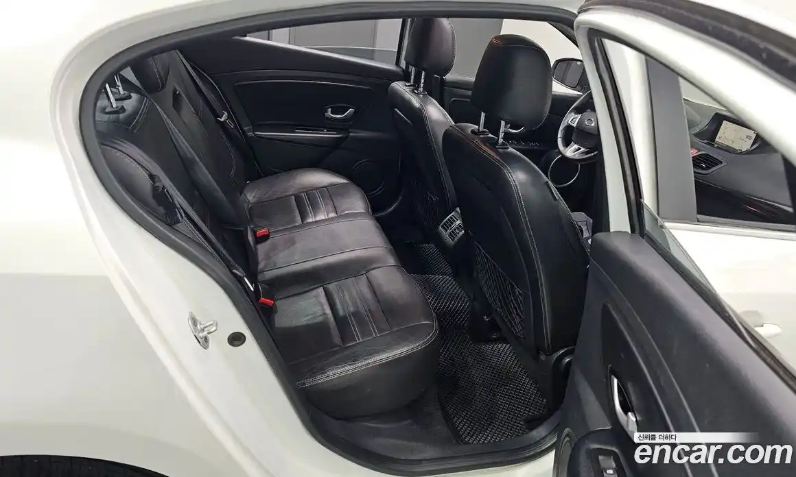 Renault SM3 2014 1.6 Автомат в Москве № 208699, фото 12