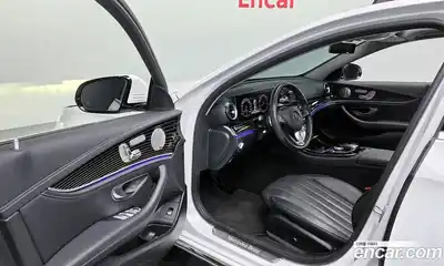 Mercedes-Benz E-Class 2017 3.0 Автомат в Москве № 212028, миниатюра 3