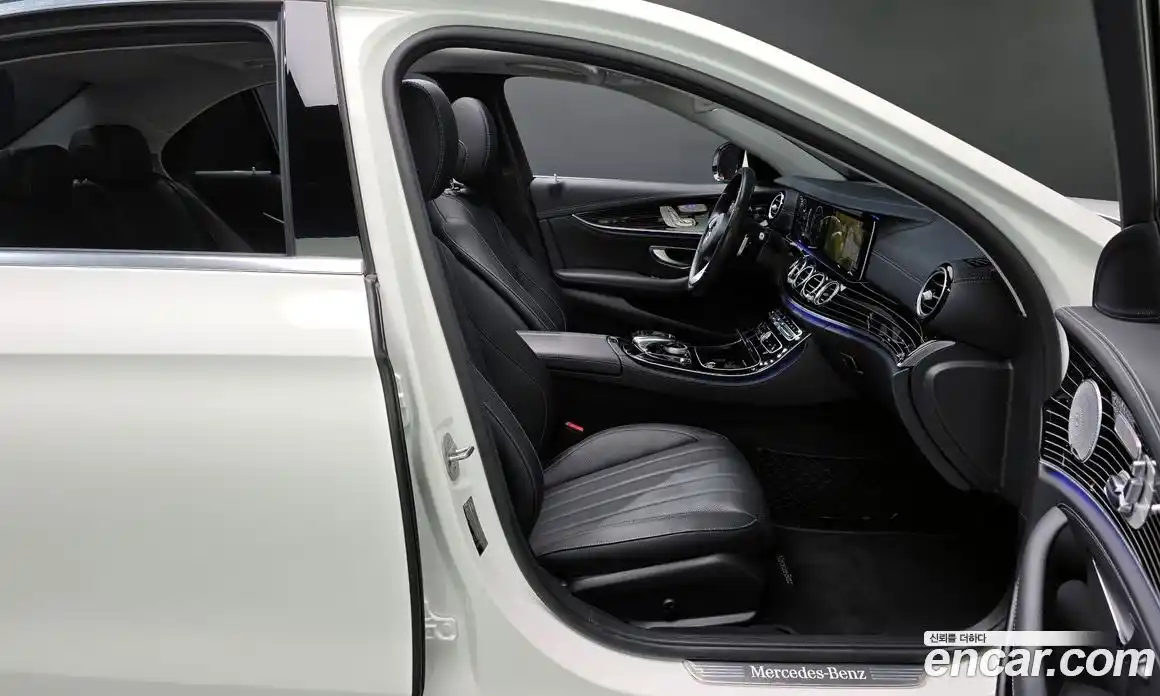 Mercedes-Benz E-Class 2017 3.0 Автомат в Москве № 212028, фото 4