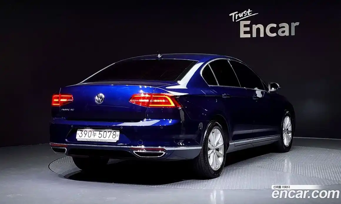 Volkswagen Passat 2018 2.0 Автомат в Москве № 215044, фото 1