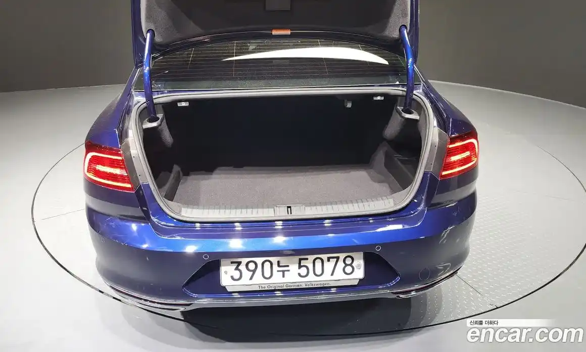 Volkswagen Passat 2018 2.0 Автомат в Москве № 215044, фото 13