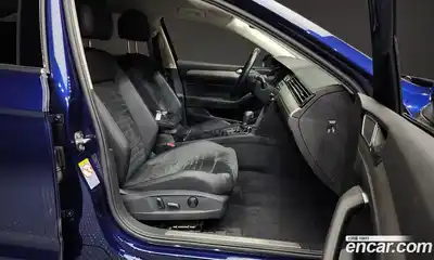 Volkswagen Passat 2018 2.0 Автомат в Москве № 215044, миниатюра 3