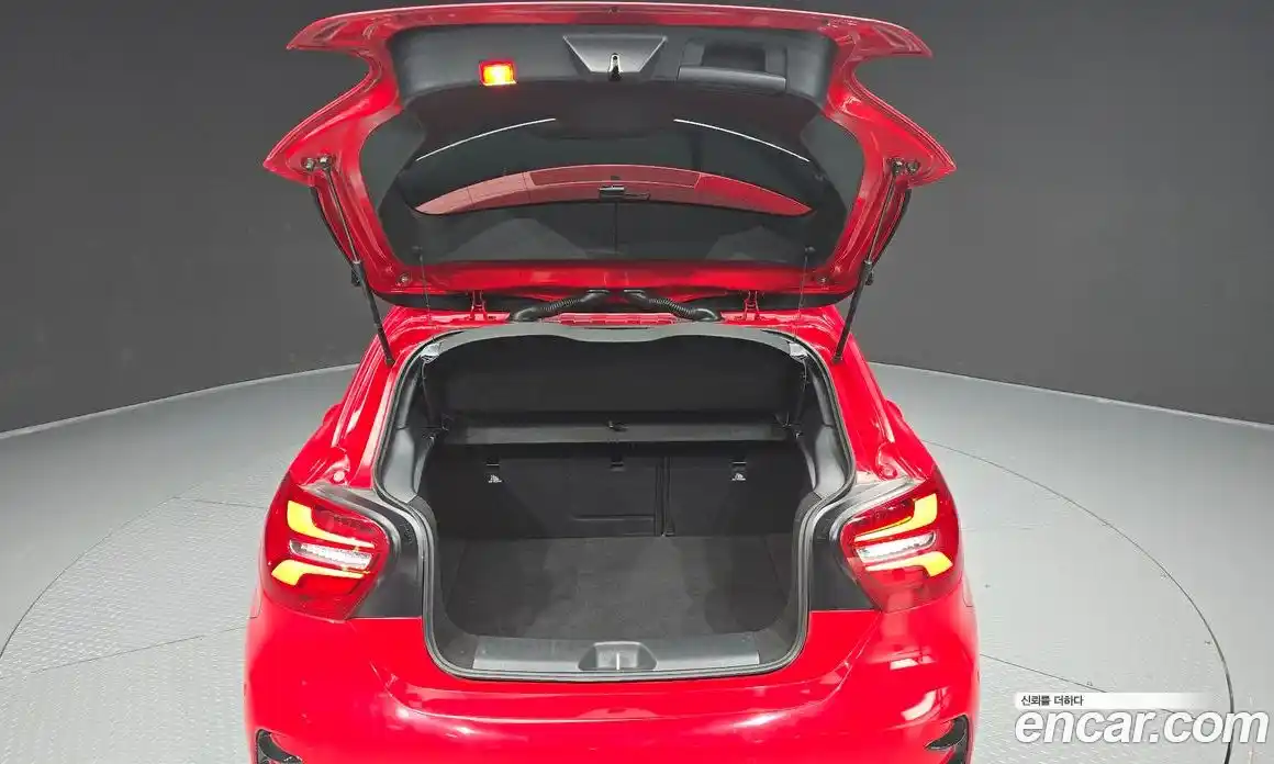 Mercedes-Benz A-Class 2018 2.0 Автомат в Москве № 216984, фото 20