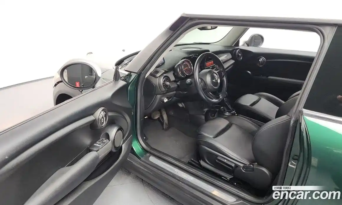 Mini Cooper 2015 1.5 Автомат в Москве № 217356, фото 12