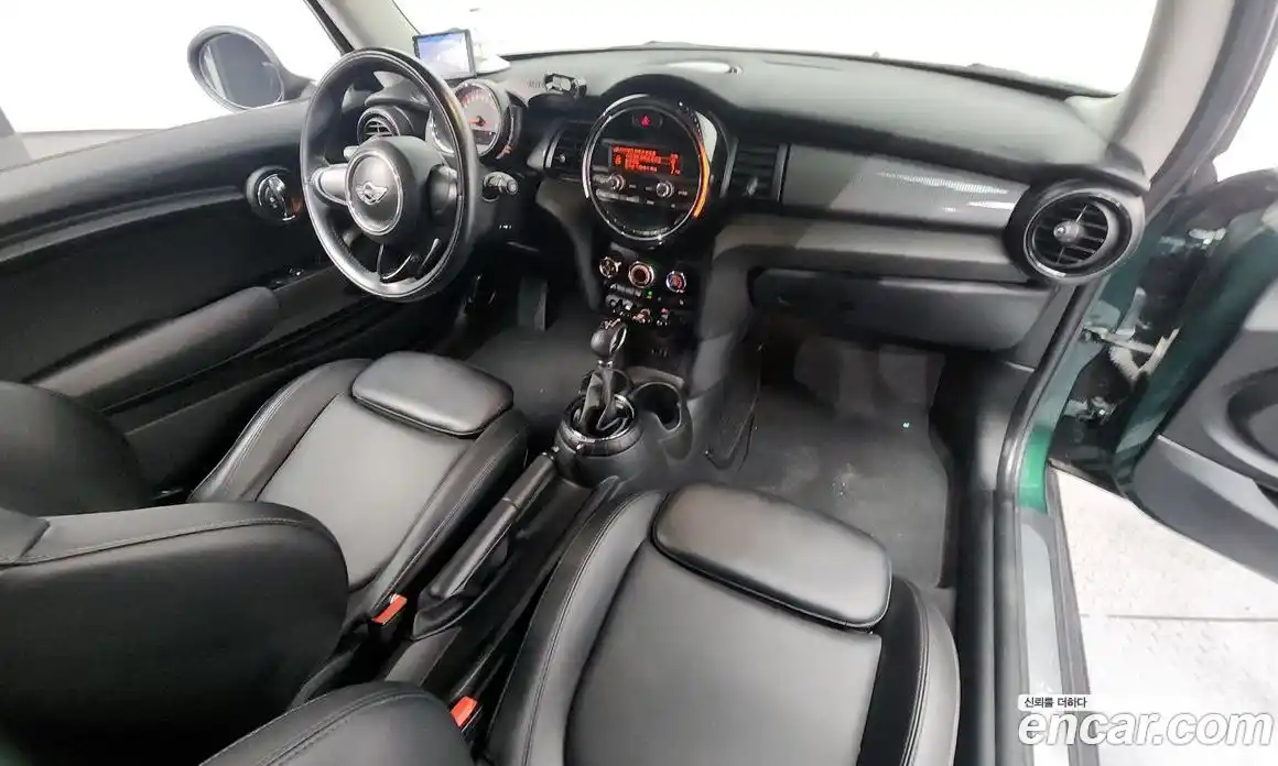 Mini Cooper 2015 1.5 Автомат в Москве № 217356, фото 16
