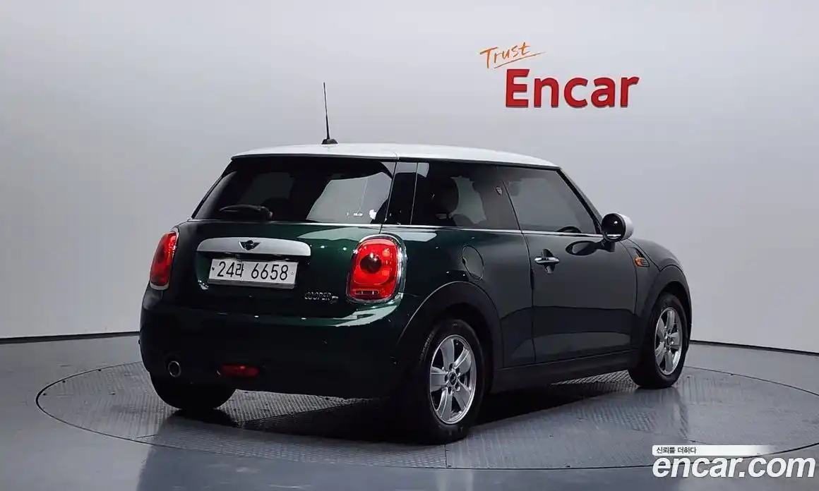 Mini Cooper 2015 1.5 Автомат в Москве № 217356, фото 2