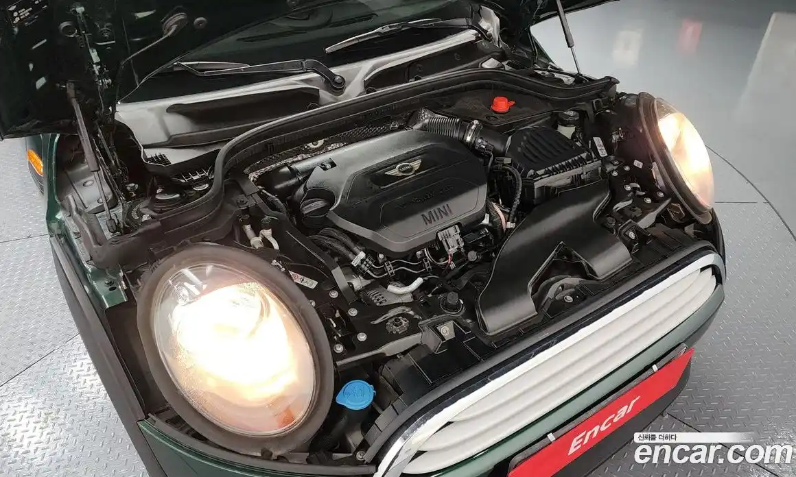 Mini Cooper 2015 1.5 Автомат в Москве № 217356, фото 3