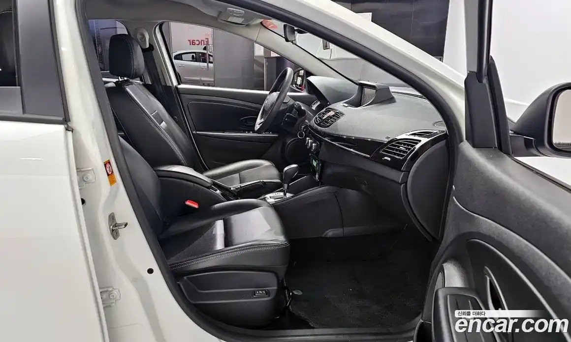 Renault SM3 2016 1.6 Автомат в Москве № 220341, фото 10