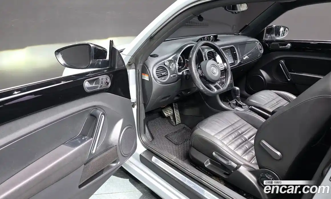 Volkswagen Beatle 2014 2.0 Автомат в Москве № 224102, фото 11