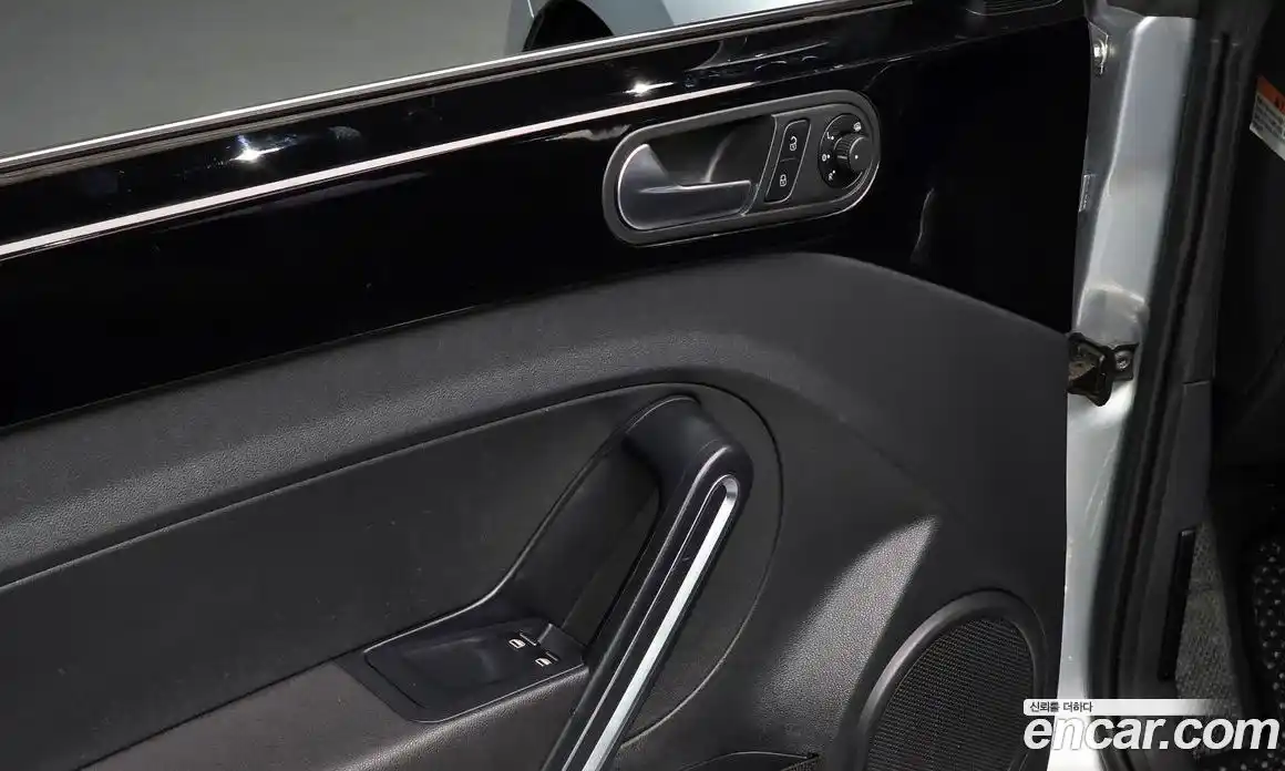 Volkswagen Beatle 2014 2.0 Автомат в Москве № 224102, фото 17