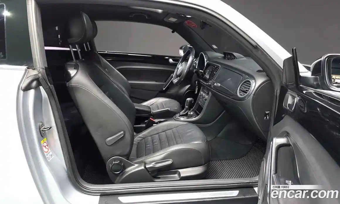 Volkswagen Beatle 2014 2.0 Автомат в Москве № 224102, фото 10